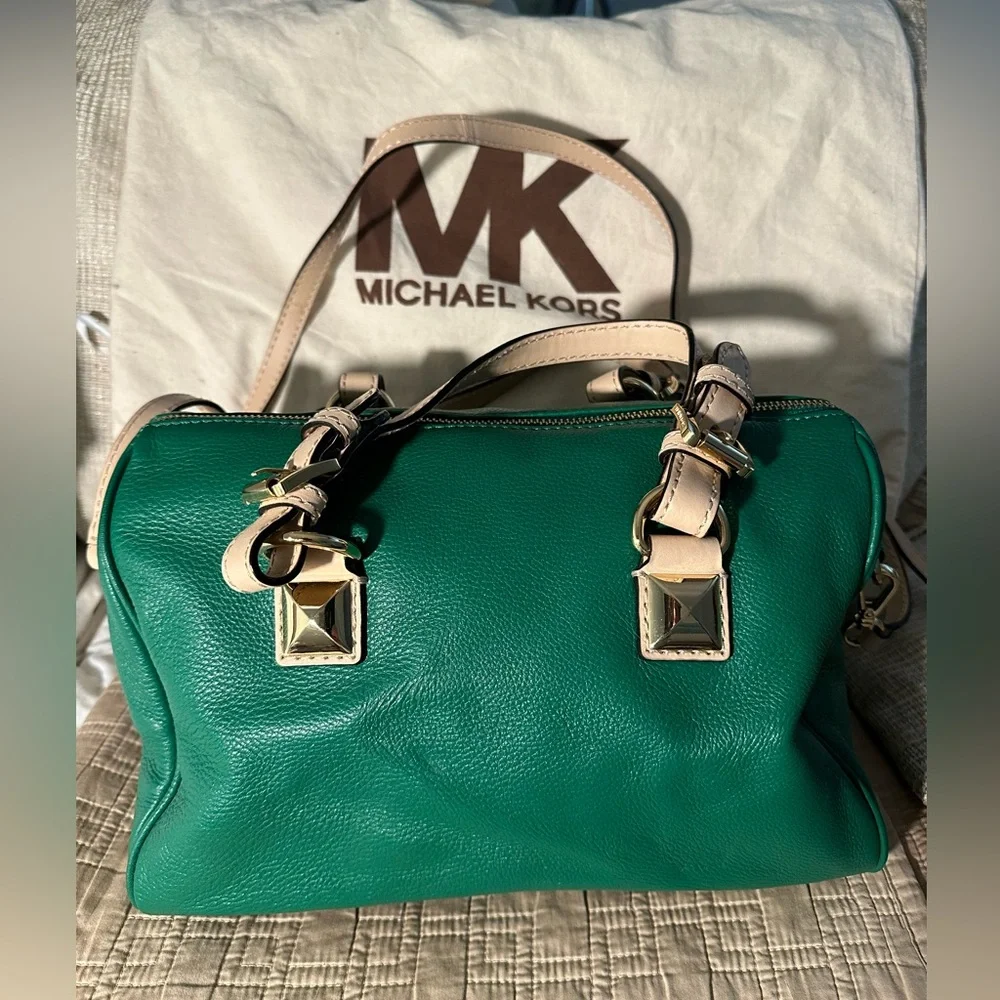 Michael Kors Grayson MD Satchel in the color Gooseberry. - Picture 5 of 14